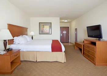 Holiday Inn Express & Suites Zapata by IHG hotel thumbnail 8