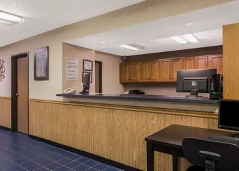 Super 8 by Wyndham Potosi hotel thumbnail 2