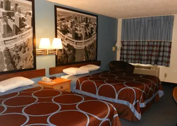 Super 8 by Wyndham Potosi hotel thumbnail 3