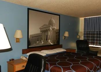 Super 8 by Wyndham Potosi hotel thumbnail 7