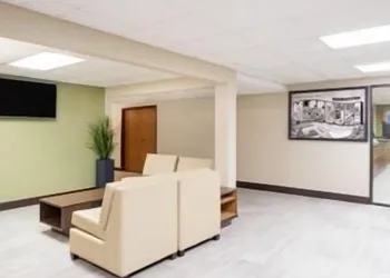 Super 8 by Wyndham Charleston/Sikeston East MO hotel thumbnail 3
