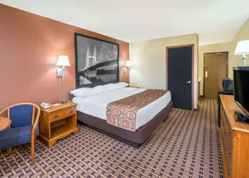 Super 8 by Wyndham Charleston/Sikeston East MO hotel thumbnail 7