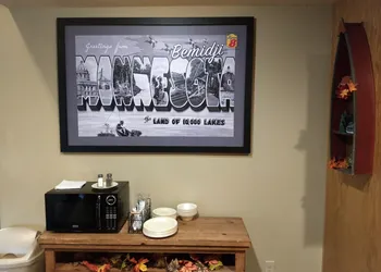 Super 8 by Wyndham Bemidji MN hotel thumbnail 2