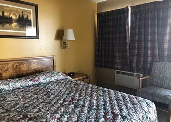 Knights Inn Baker City hotel thumbnail 7