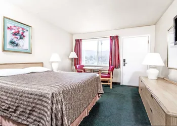 Travelodge by Wyndham La Grande hotel thumbnail 8