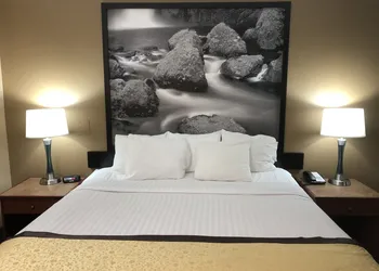 Super 8 by Wyndham Baker City hotel thumbnail 8