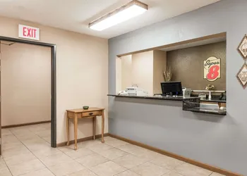 Super 8 by Wyndham Greenville hotel thumbnail 2