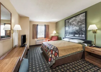 Super 8 by Wyndham Greenville hotel thumbnail 3