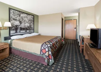 Super 8 by Wyndham Greenville hotel thumbnail 8