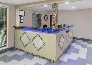 Super 8 by Wyndham Okawville hotel thumbnail 2