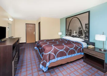 Super 8 by Wyndham Okawville hotel thumbnail 4