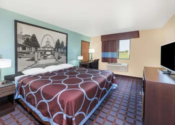 Super 8 by Wyndham Okawville hotel thumbnail 7