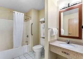 Comfort Inn & Suites Greeley hotel thumbnail 5
