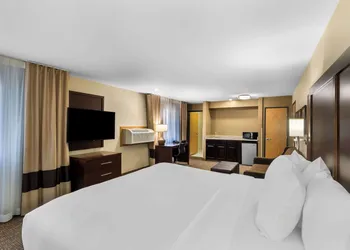 Comfort Inn & Suites Greeley hotel thumbnail 7