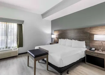 Best Western Plus MidAmerica Hotel hotel thumbnail 4