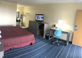 Days Inn by Wyndham Salem, Illinois hotel thumbnail 6