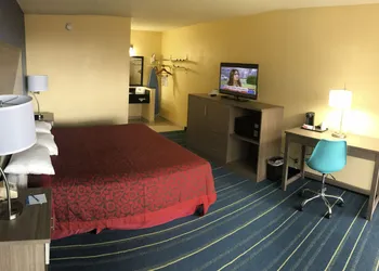Days Inn by Wyndham Salem, Illinois hotel thumbnail 8