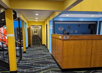 Super 8 by Wyndham Staunton hotel thumbnail 3