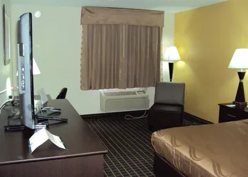 Quality Inn Carbondale University area hotel thumbnail 7