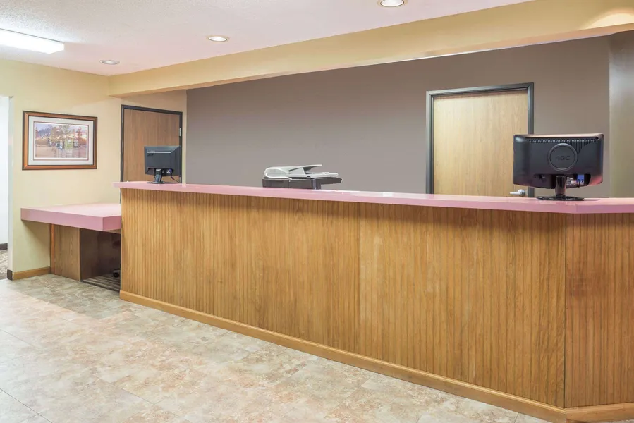 Super 8 by Wyndham Jerseyville hotel detail image 2