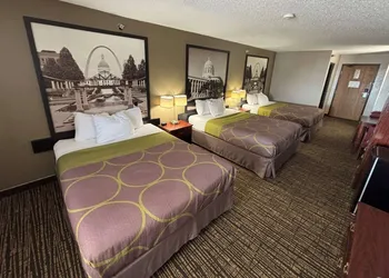 Super 8 by Wyndham Jerseyville hotel thumbnail 7