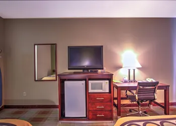 Super 8 by Wyndham Waterloo hotel thumbnail 4