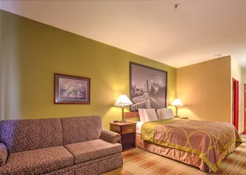 Super 8 by Wyndham Waterloo hotel thumbnail 5