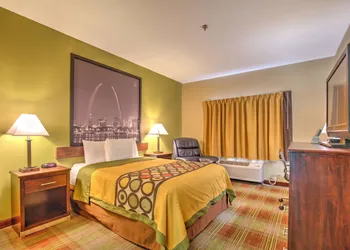 Super 8 by Wyndham Waterloo hotel thumbnail 6