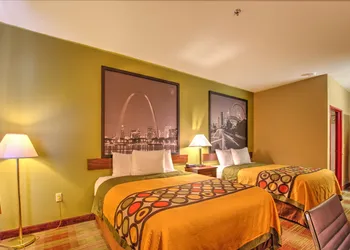 Super 8 by Wyndham Waterloo hotel thumbnail 8