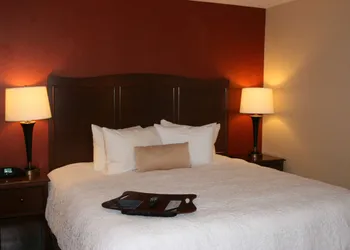 Hampton Inn & Suites Peru hotel thumbnail 6