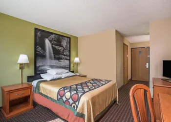 Super 8 by Wyndham Mendota I-39 hotel thumbnail 7