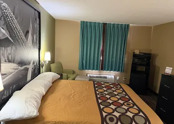 Super 8 by Wyndham Mendota I-39 hotel thumbnail 8