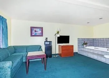 Greeley Valley Lodge hotel thumbnail 8