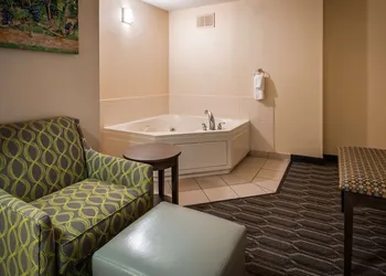 Best Western Plus Yadkin Valley Inn & Suites hotel thumbnail 8