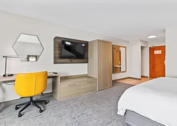 Holiday Inn Express Hotel & Suites Mount Airy by IHG hotel thumbnail 7