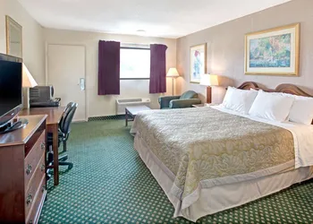 Super 8 by Wyndham Shelby hotel thumbnail 3