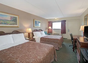 Super 8 by Wyndham Shelby hotel thumbnail 4