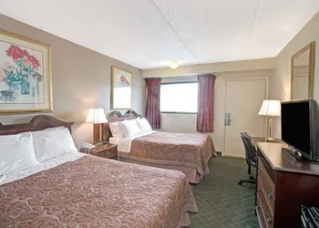 Super 8 by Wyndham Shelby hotel thumbnail 5