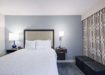 Hampton Inn Mount Airy hotel thumbnail 8