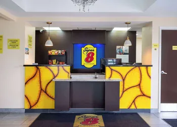 Super 8 by Wyndham Salisbury hotel thumbnail 2