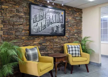 Super 8 by Wyndham Salisbury hotel thumbnail 3