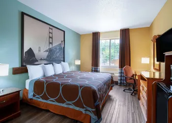 Super 8 by Wyndham Salisbury hotel thumbnail 4