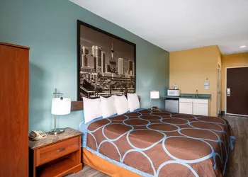 Super 8 by Wyndham Salisbury hotel thumbnail 7