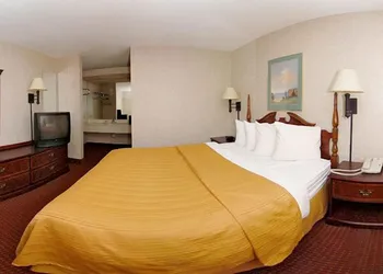 Quality Inn Mount Airy Mayberry hotel thumbnail 8