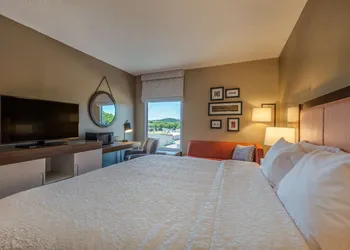 Hampton Inn Wilkesboro hotel thumbnail 5