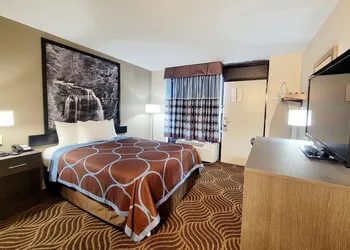 Super 8 by Wyndham Marion NC hotel thumbnail 5