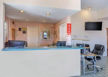 Econo Lodge Inn & Suites Socorro hotel thumbnail 2