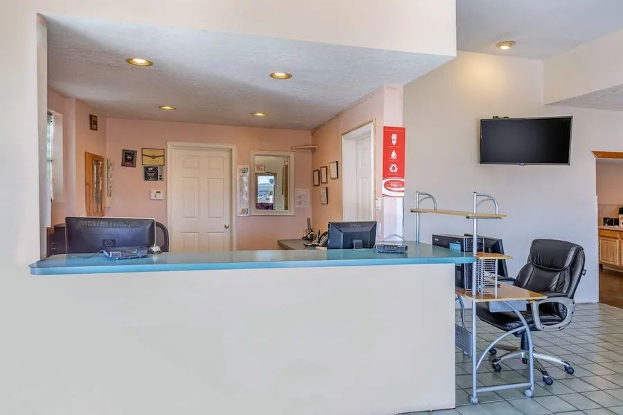 Econo Lodge Inn & Suites Socorro hotel detail image 2