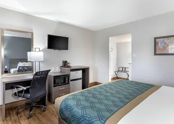 Econo Lodge Inn & Suites Socorro hotel thumbnail 3