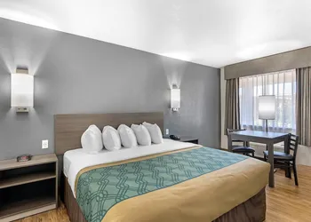 Econo Lodge Inn & Suites Socorro hotel thumbnail 4